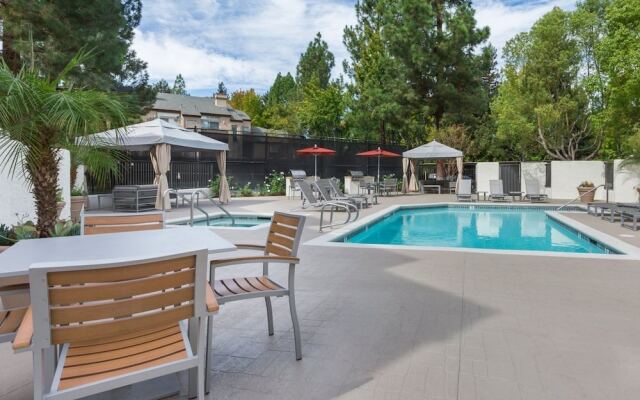 Global Luxury Suites at Stoneridge Mall