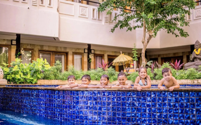 Famous Hotel Kuta
