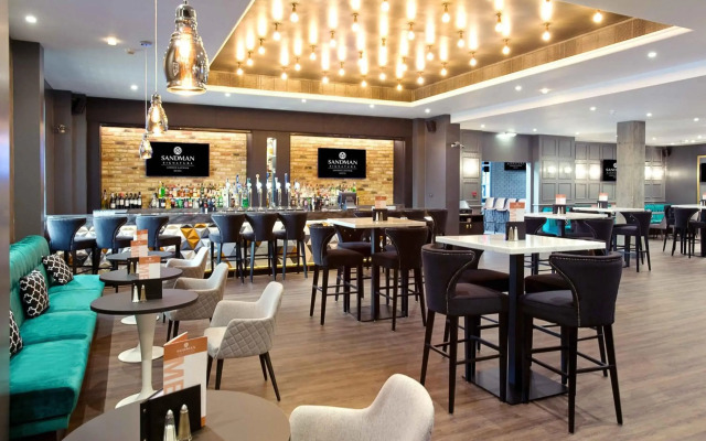 Sandman Signature London Gatwick Hotel