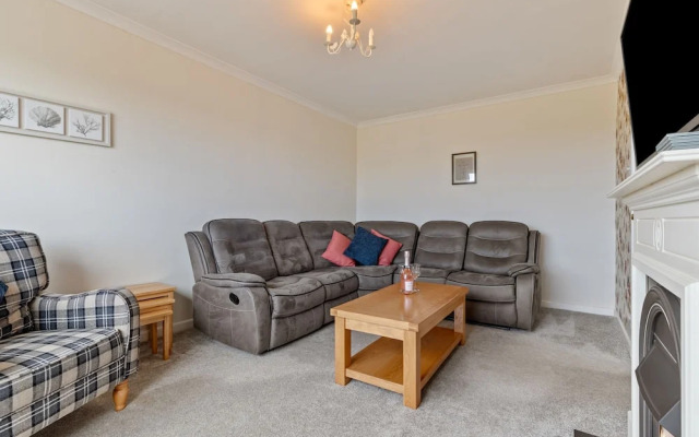 Sea Charm - Cosy Bungalow Near Beach and Village