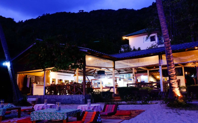 Thaniza Beachfront Resort
