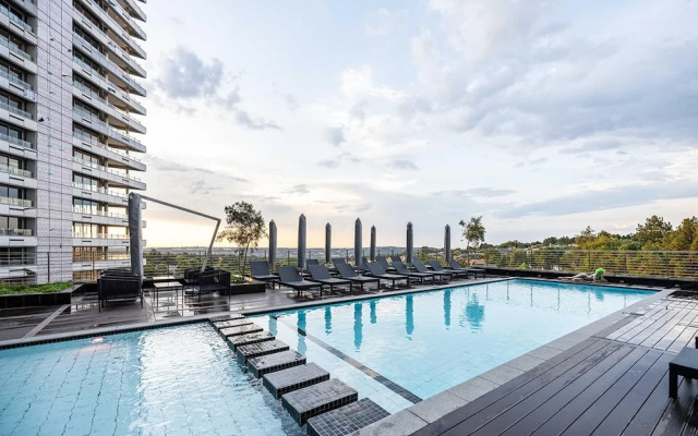 Luxury Apartment Sandton / no Loadshedding / Dstv