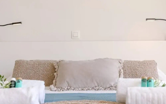 Lovely Apartment With Lateral sea View and Parking