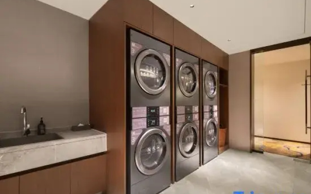 Zhengzhou Finance Island Zhengda First Affiliated Hospital Madison Hotel