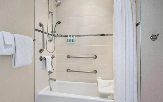 Courtyard Philadelphia South at The Navy Yard