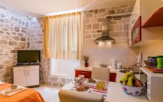 Apartments Dora