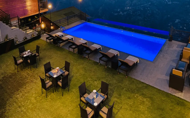 Justa Cliffend Resort & Spa, Mashobra