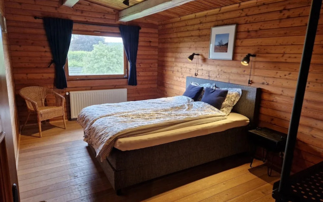 Traditional Chalet with Garden near Malmedy & Hautes-Fagnes