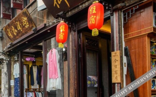 Zhenshui Courtyard · 180° River-View · Designer's Aesthetic | Panoramic Resort Guesthouse (Xitang)