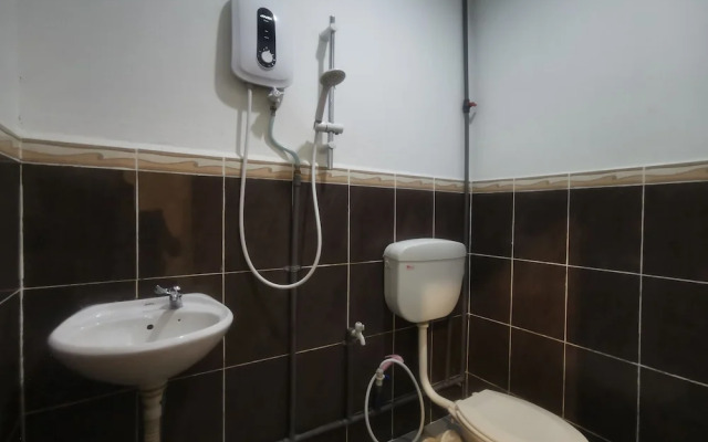 OYO 90078 Navita Lodge