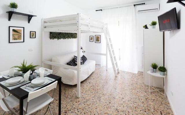 Home Hotel -  Anacreonte 7