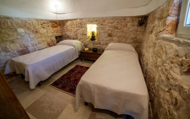 Traditional Trullo la Specchia