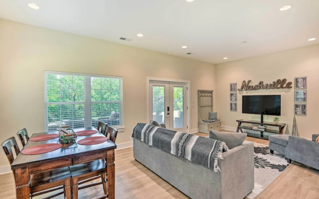 Cozy Tennessee Country Retreat on 5 Acres!