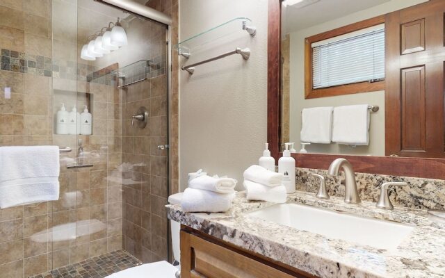 Woodlands #33 3 Bedroom Condo by RedAwning