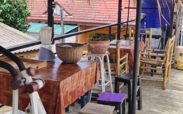 Adchara Mansion - Hostel