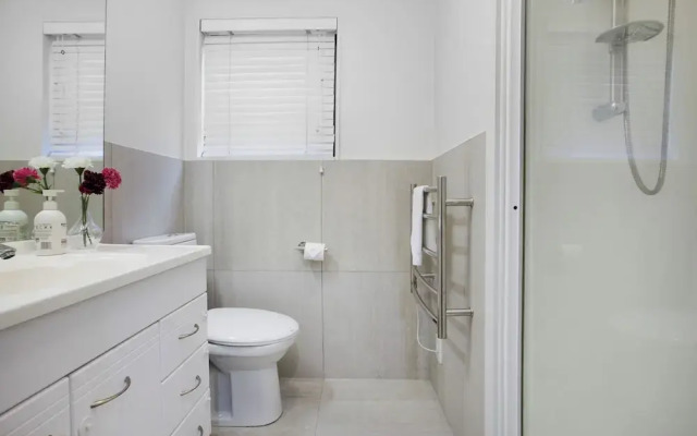 Parnell Vista 2BR Apartment with Seaview
