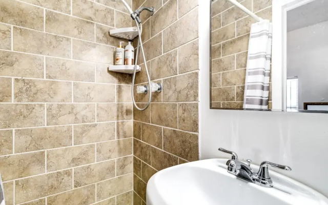 2 Bedroom/2 Bathroom Townhouse with Hottub