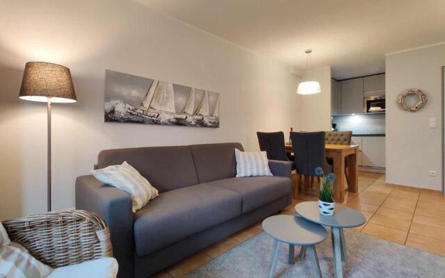 Ferienwohnung-11-mit-Terrasse-und-Strandkorb-am-Strand-Haus-Hohe-Worth-Duhnen