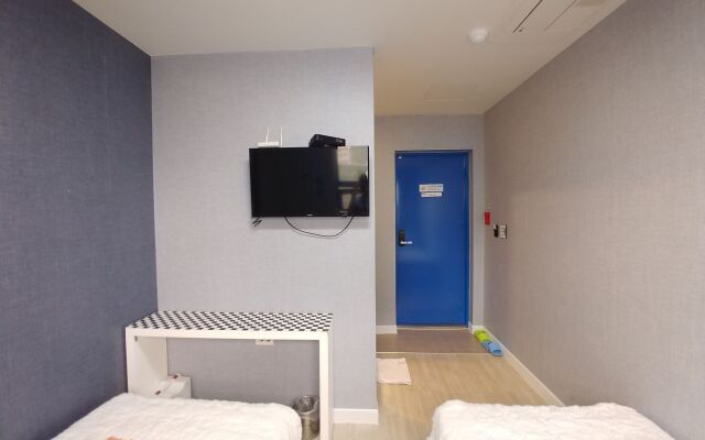 Road Myeongdong Guesthouse