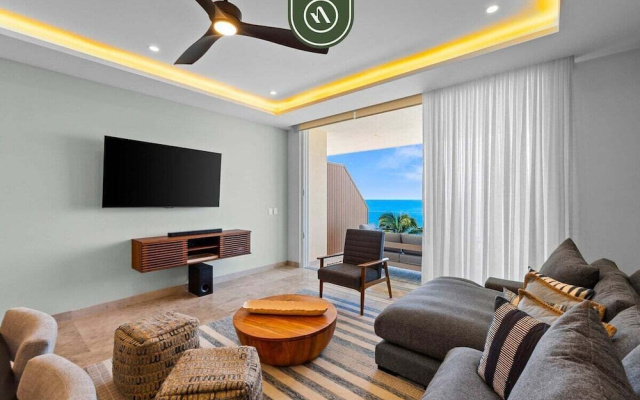 New Stylish 1 BR Condo - Ocean Views - Flex Room