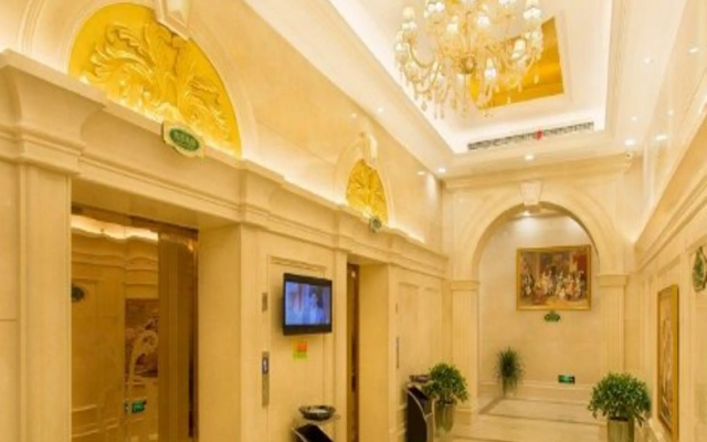 Vienna International Hotel (Changsha Hongxing Desiqin Plaza)