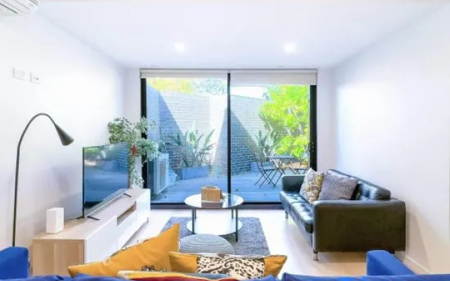 Pride Modern 2BR Apt in Bentleigh Private Garden Free Parking