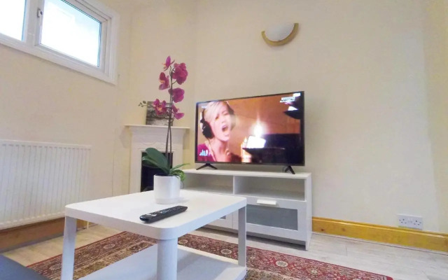 Flat 2 at 6 Tauton Mews