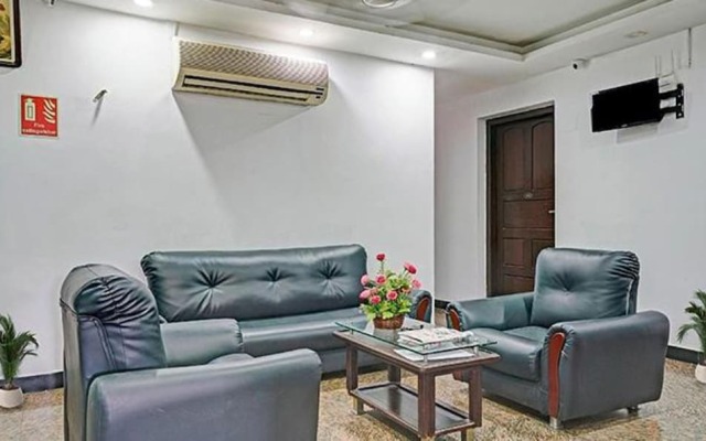 Oyo 90840 Majestic Raja Nagari