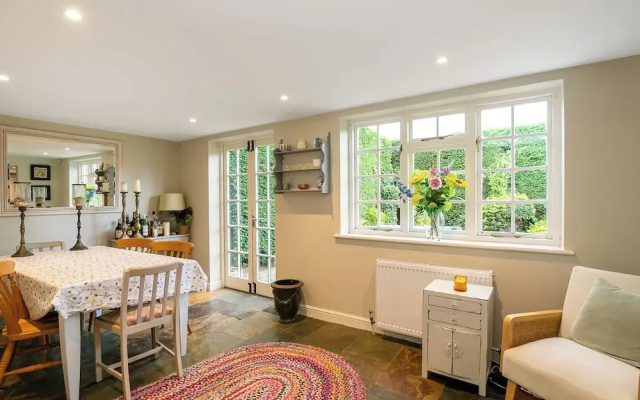 Lovely 5BD Home with Cinema & Games Room