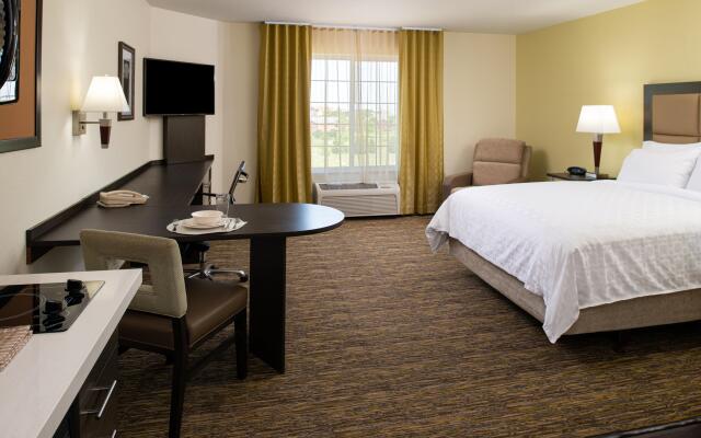 Candlewood Suites Olathe by IHG