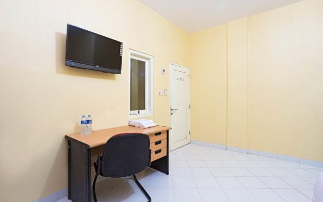 RedDoorz Plus near Halim Perdanakusuma 2