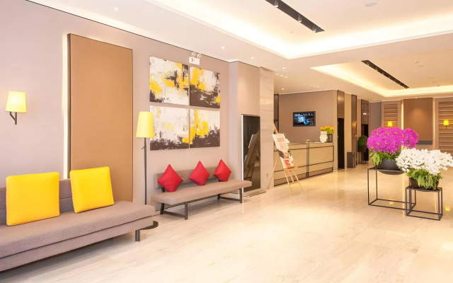 Home Inn Plus Wuhan Xiaopinmao Xudong Metro Station