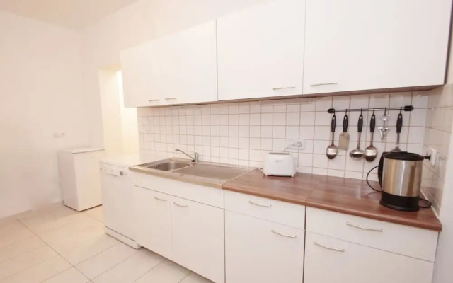 Raisa Apartments