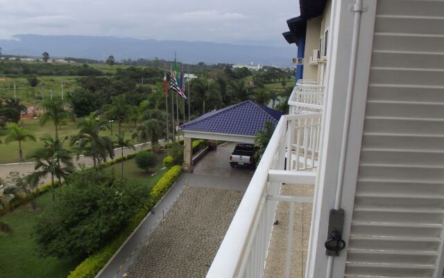 Colonial Plaza Hotel