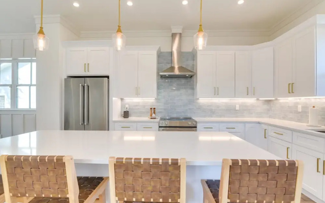 Upscale Home w/ 2 Balconies in Galveston!