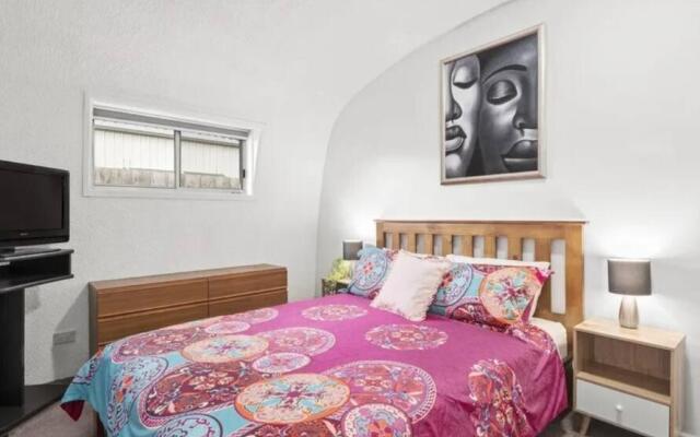 Chill at our Igloo cottage - 100m stroll to beach – Guest Rooms – Portarlington