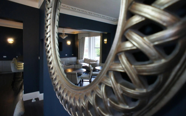 Applewood Hotel