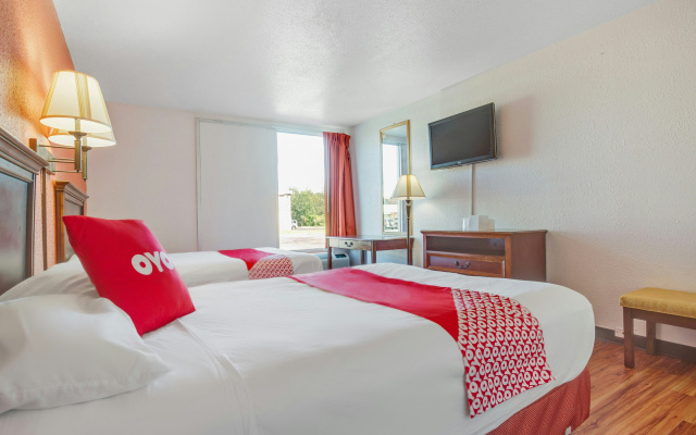 OYO Hotel Mona Lake Muskegon