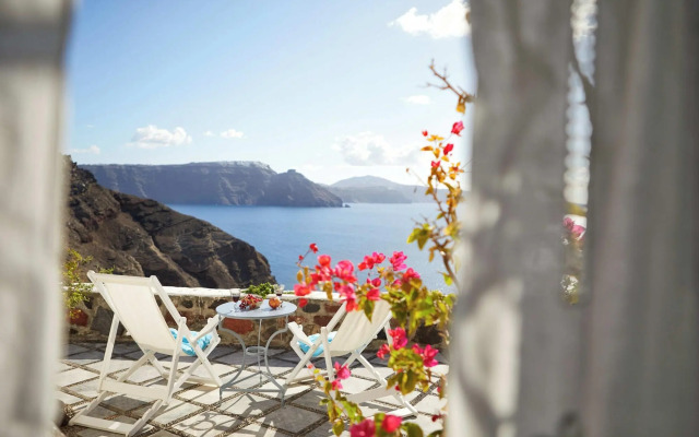 Lava Oia's