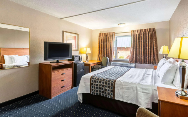 Magnuson Hotel Detroit Airport
