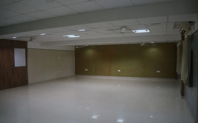 Capital O 4617 Lotels Serviced Apartment