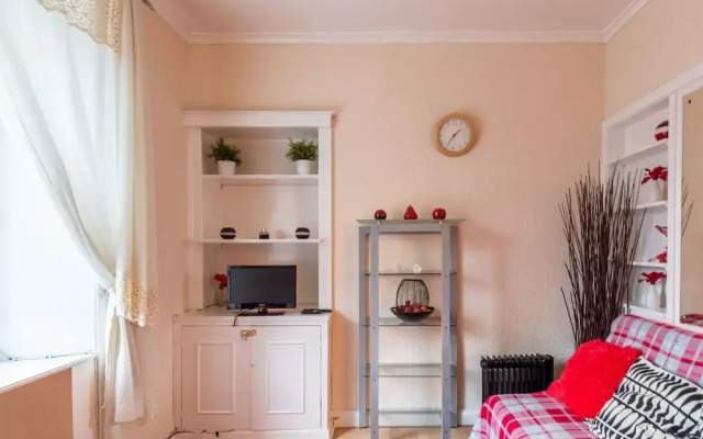 Cozy Apartment in Edinburgh near River