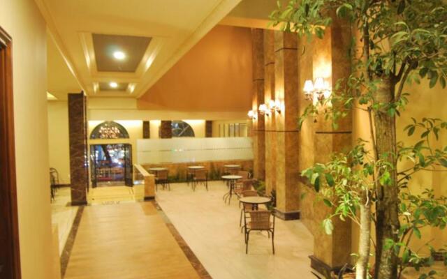 Apple Green Hotel