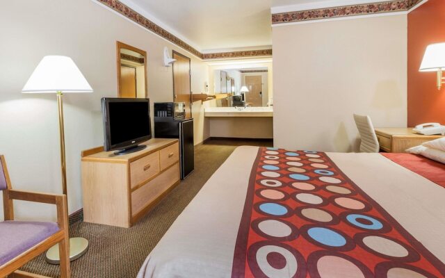 Super 8 Mount Vernon