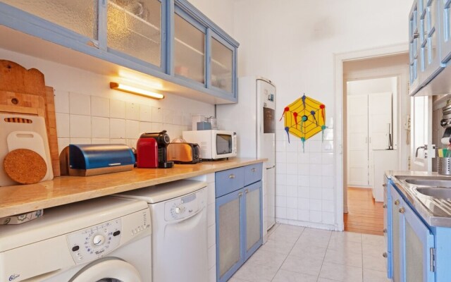 Quiet 3 Bedroom Apartment in Lisbon