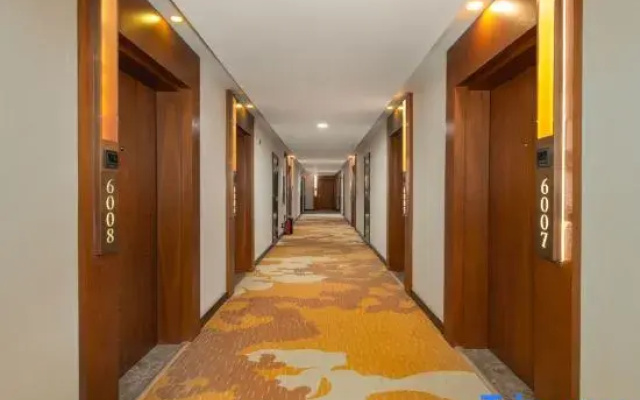Jun He International Hotel