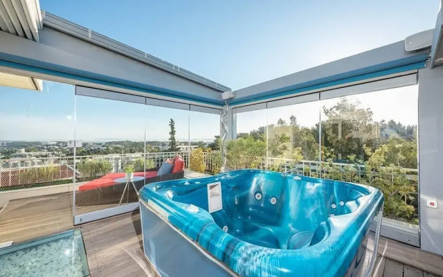 Sea View Apartment with Hot Tub & Sauna