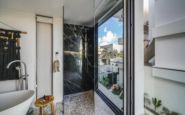 Modern 2BDR with Private Pool, Freestanding Bathtub and Views