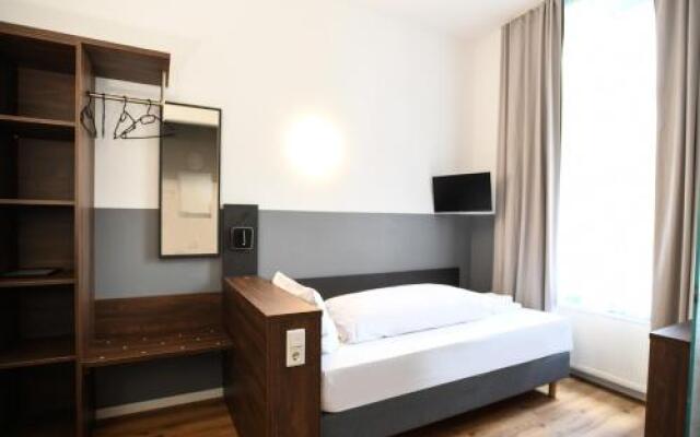 Hotel Apadana Frankfurt