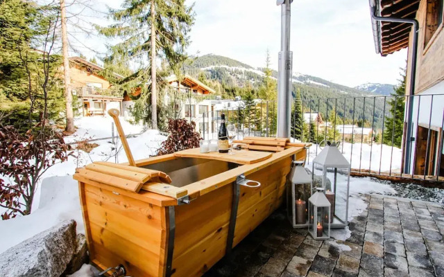 Luxury Chalet Pinzgauer Almhutte in Konigsleiten